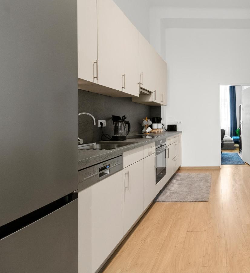5 Bedrooms - 143 M² - Near Main Station Wina Bagian luar foto