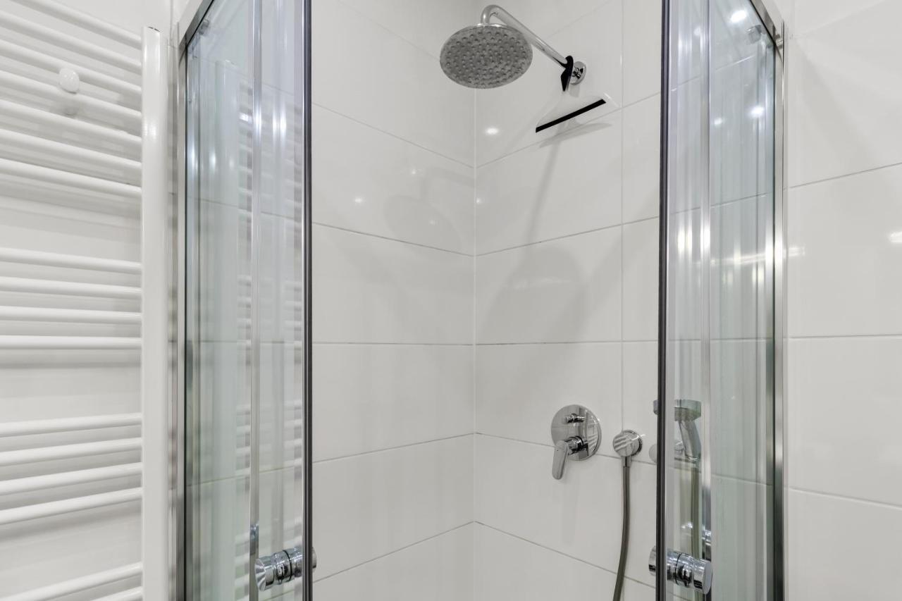 5 Bedrooms - 143 M² - Near Main Station Wina Bagian luar foto