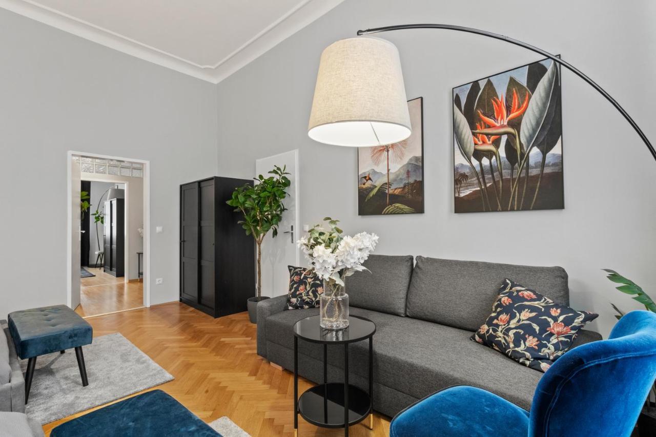 5 Bedrooms - 143 M² - Near Main Station Wina Bagian luar foto